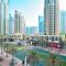 Luxury Escapes - Elegant 3BR Apt with 4 Balconies in 29 Blvd - Dubaj