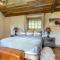 The Stalls At Whitefish - وايتفيش