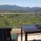 Spacious Retreat with Captivating Mnt View - Sotiriánika