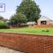 SPACIOUS 3 bed 2 bath House in Aldershot, FREE PARKING By REDWOOD STAYS - Aldershot