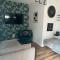 The GREEN HOUSE , grand parking, proche gare, jardin, jacuzzi