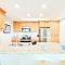 Oceanfront Condo in Newport Beach with Private Balcony and Perfect Location by the Pier - Newport Beach