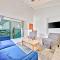 Balboa Peninsula Hidden Gem with Private Balcony & Stunning Views - شاطئ نيوبورت