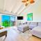 Condo in Newport Beach with Private Balcony and Ideal Location by the Pier - شاطئ نيوبورت