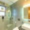 StayVista at The Rasa Bungalow with Lake View, Wi-Fi - Bhimtal