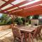 Waves And Moore - Beautifully presented home