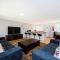 Waves And Moore - Beautifully presented home