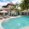 2 newly renovated connecting villas center Canggu! - Canggu