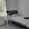 The Crescent, 3 bed house with 2-3 parking spaces, great for contractors and family - Kent