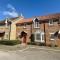 Arthurs Retreat - Part of the The Bay Filey Holiday Village with pool, gym and direct beach access, pub, restaurant, tennis and meadows walks