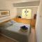 Beachfront apartment with a pool- Parede - 帕雷迪