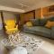 Beachfront apartment with a pool- Parede - 帕雷迪