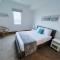 2 separate 2 bedrooms suite's with parking at The Grand Castle - 格兰维尔