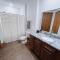 2 separate 2 bedrooms suite's with parking at The Grand Castle - 格兰维尔