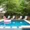 Upstay Luxe Pool Retreat - 7 Min to Rainey St Upstay Luxe Pool Retreat - 7 Min to Rainey St