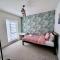 Spacious and Modern Entire Home with Garden - Stockport