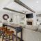 7 bd 6 and one half bath with private pool spa & beach path - Хилтон-Хед-Айленд