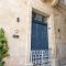 Authentic Maltese Boutique Holiday Home with Rooftop Pool - Moon Townhouse - 科斯皮夸
