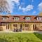 Luxury 4 Bed Barn, 10 Mins to Windsor!