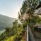 Bhimtal Lake View 3BHK w Pool-Waking Dream Cottage