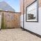4 Bedroom House in Central Location with Free Parking, Self-Check-In, Fast WiFi & Smart TV with Netflix by Yoko Property - Redcar