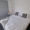 Doncaster-House-Sleeps8-Parking-Garden - 唐克斯特