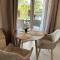 Apartamentai šalia baseino