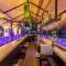 Mermaid Beach Resort - 100m to Beach, Saltwater Pool & BeerGarden