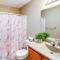Comfy Suburb Home with King Beds by Arpt Dwnt UofR - روتشستر
