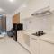 Warm and Comfort Stay 2BR at Sky House BSD Apartment By Travelio - 当格浪