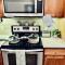 Close to Everything in Downtown King bed Free Onsite Parking and WiFi - Хьюстон