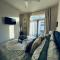 Close to Everything in Downtown King bed Free Onsite Parking and WiFi - Хьюстон