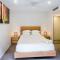 Stylish Inner City Oasis w Pool Rooftop Terrace