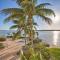 Bayfront Retreat Private Balcony and Pool Access! - Сент-Питерсберг