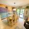 Cozy Coral Cottage with Tiki Hut, Mini Golf, Arcade and Grill - Cape Coral