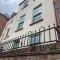 Grammar School Yard Four Bedroom Free Parking