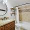 5BD 2BA w Backyard Oasis Pool Jacuzzi Firepit - Corinth