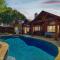 5BD 2BA w Backyard Oasis Pool Jacuzzi Firepit - Corinth