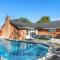 Amazing 4BR 2BA Winter Home with Pool & Game-Movie Room - تكساس سيتي