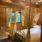 3 Bedroom Lodge Hotub pool in Horsley Surrey UK - East Horsley