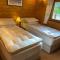 3 Bedroom Lodge Hotub pool in Horsley Surrey UK - East Horsley