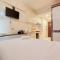 Minimalist Designed and Homey Stay Studio at Sky House BSD Apartment By Travelio - 当格浪