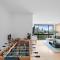 The Hideaway - Riverside Central Surfers 2BR Apartment with Parking and Pool