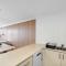 The Hideaway - Riverside Central Surfers 2BR Apartment with Parking and Pool