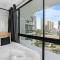 The Hideaway - Riverside Central Surfers 2BR Apartment with Parking and Pool