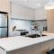 Pristine 2-Bed Apartment with Pool and BBQ - Phillip