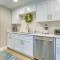 Beach House Condominiums C301 - Beachfront with Pool, WiFi, & Beach Service - ديستين