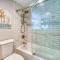 Beach House Condominiums C301 - Beachfront with Pool, WiFi, & Beach Service - ديستين