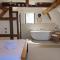 Beautiful Views Historic 16th Cent Barn Conversion Pass the Keys - بريدغنورث