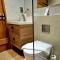 Beautiful Views Historic 16th Cent Barn Conversion Pass the Keys - بريدغنورث